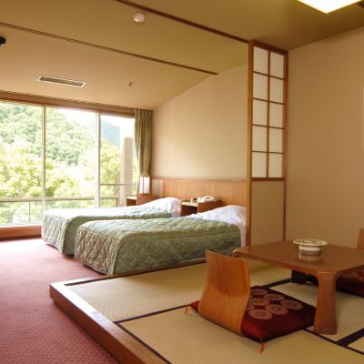 Twin Room with Tatami Area on Top Floor Non-Smoking