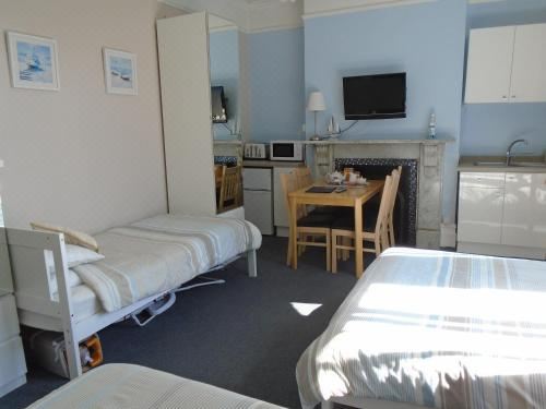 The Florian Family Room With Bathroom