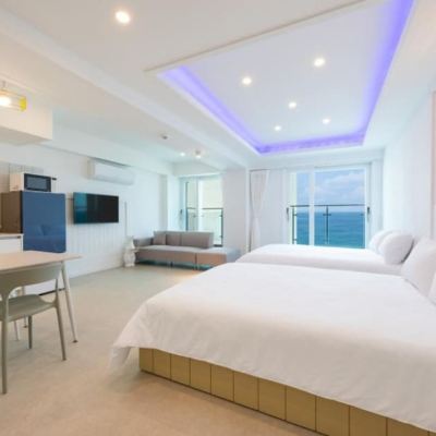 Room 301 (2 Beds, Ocean View Terrace)