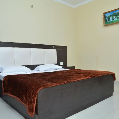 Deluxe Room with Air Conditioner