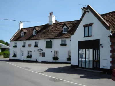 The Crown Hotel Отели в г. 