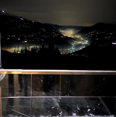 带阳台的小型套房