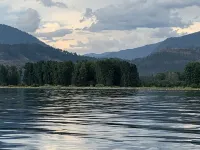 Great Location, Relax by Sandpoint City Beach Park or Shop Downtown Hotels in Sandpoint