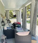 Private entrance with pool Mother-in-law Suite