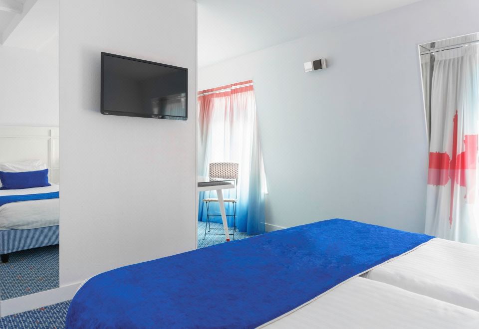 Family Room, 2 Bedrooms-Complimentary Soft Minibar, Courtesy Tray, Digital Press, Fitness, Sauna