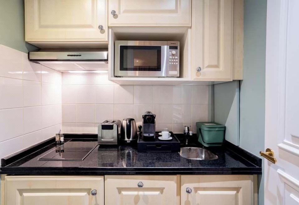 Fraser Suites le Claridge Champs-ElyséesDeluxe King Suite