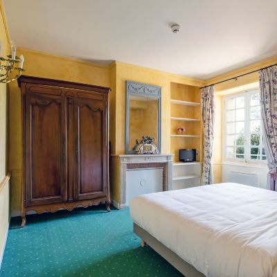 Classic Quadruple Room Château de Razay Promo Code