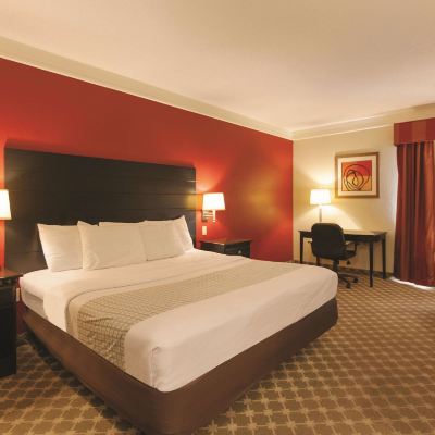 Accessible Deluxe King Room La Quinta Inn & Suites by Wyndham Panama City Beach Promo Code