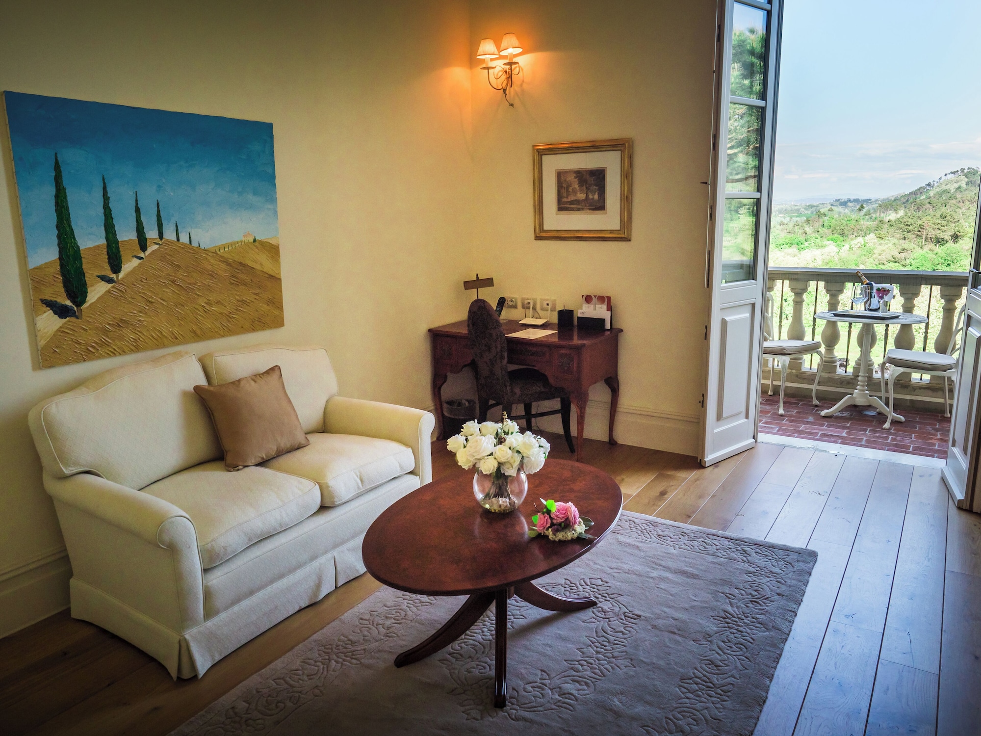 高级套房， 阳台， 山谷景观