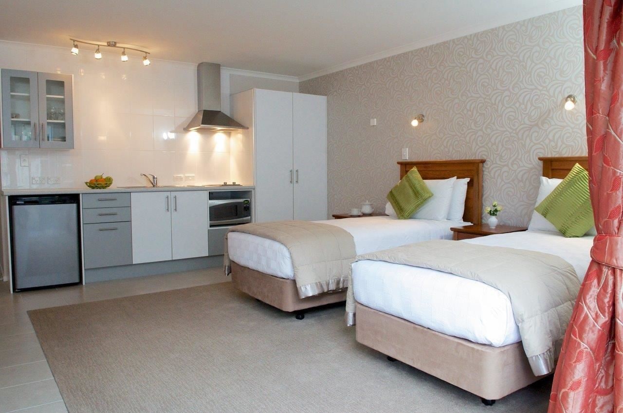 行政开间， 2 张单人床