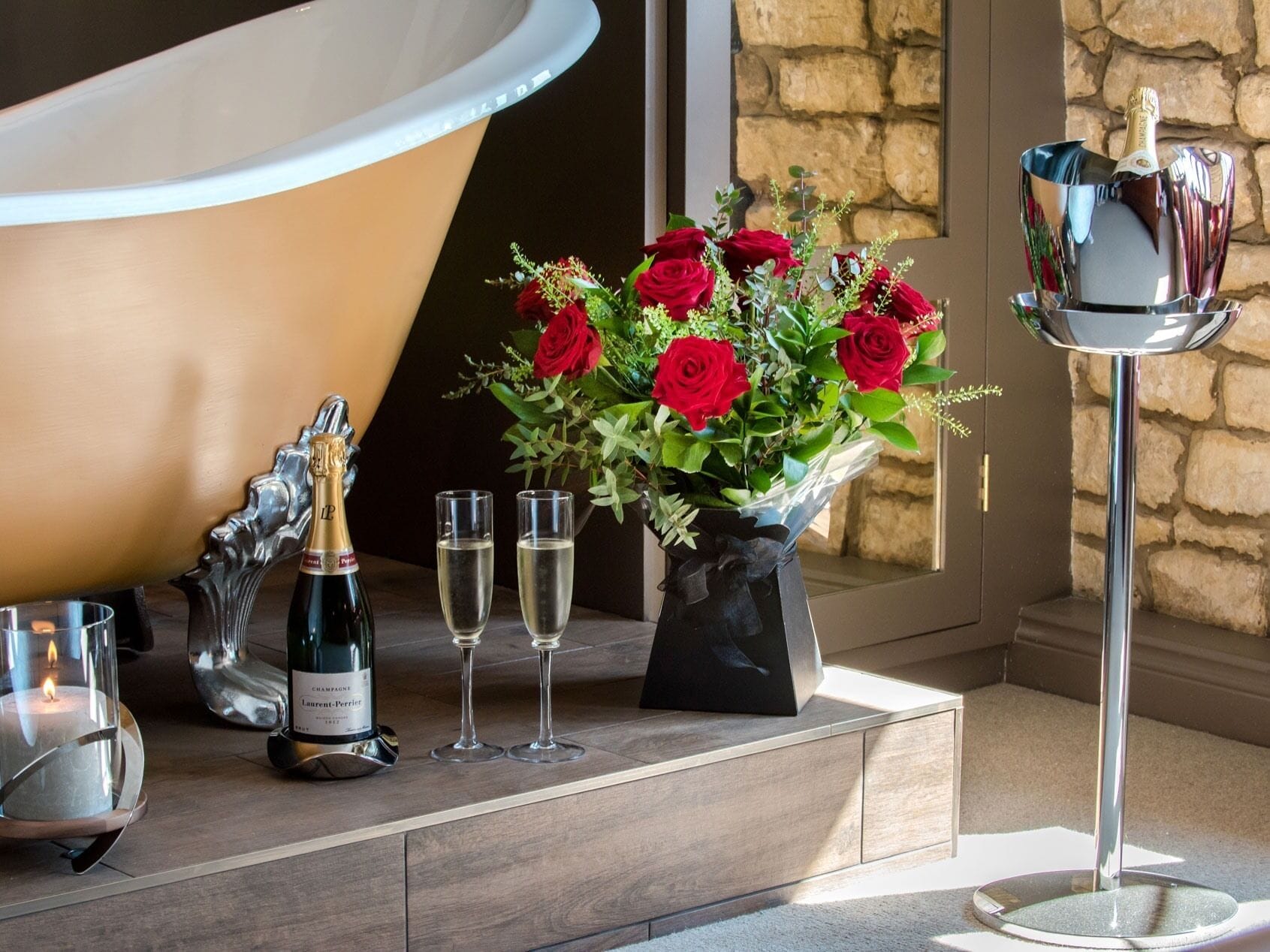 豪华双人房，连通浴室（特色独立浴缸）