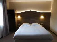 FastHotel Montmarault - Auberge du Grand Champ