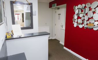 Red Mullions Guest House - Housity