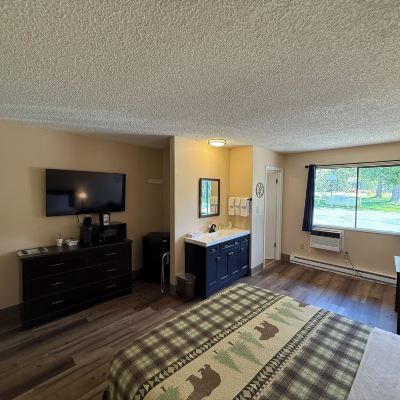 Deluxe Queen Room Winthrop Inn Promo Code