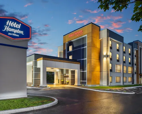 Hampton Inn & Suites by Hilton Montreal-Dorval Hotels in Dorval