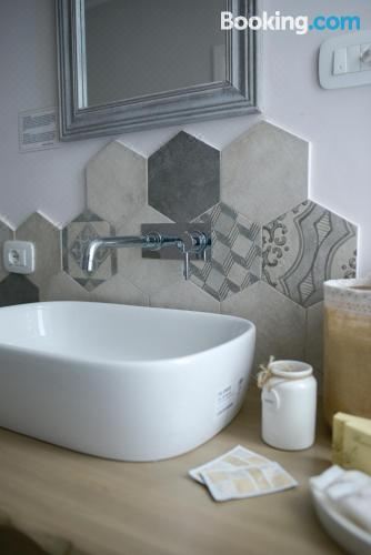 带阳台的小型套房