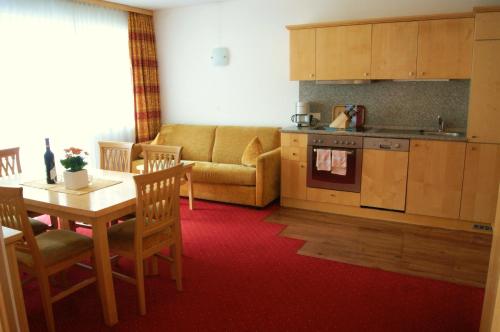 大型两卧室公寓 - 带阳台