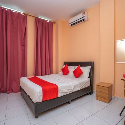 Bilik Deluxe Double Dilarang Merokok Kupon OYO 89328 SZ Hotel