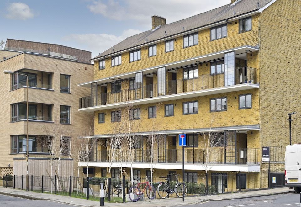 Luxury One Bedroom Greenwich Studio Apartment Near Canary Wharf by UnderTheDoormat
