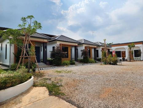 เดอะ พีเจ เฮาส์ รีสอร์ต เรณูนคร