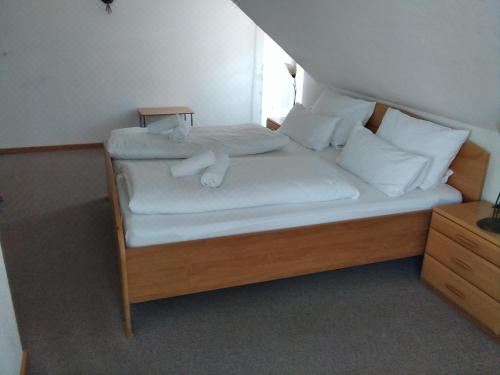 带山景的双人间