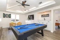 3Br Oasis with Heated Pool, Hot Tub and King Bed in Allen