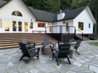 Amazing sunsets!! Water view, hot tub, close to town, fire pit. Hotels in Eastsound