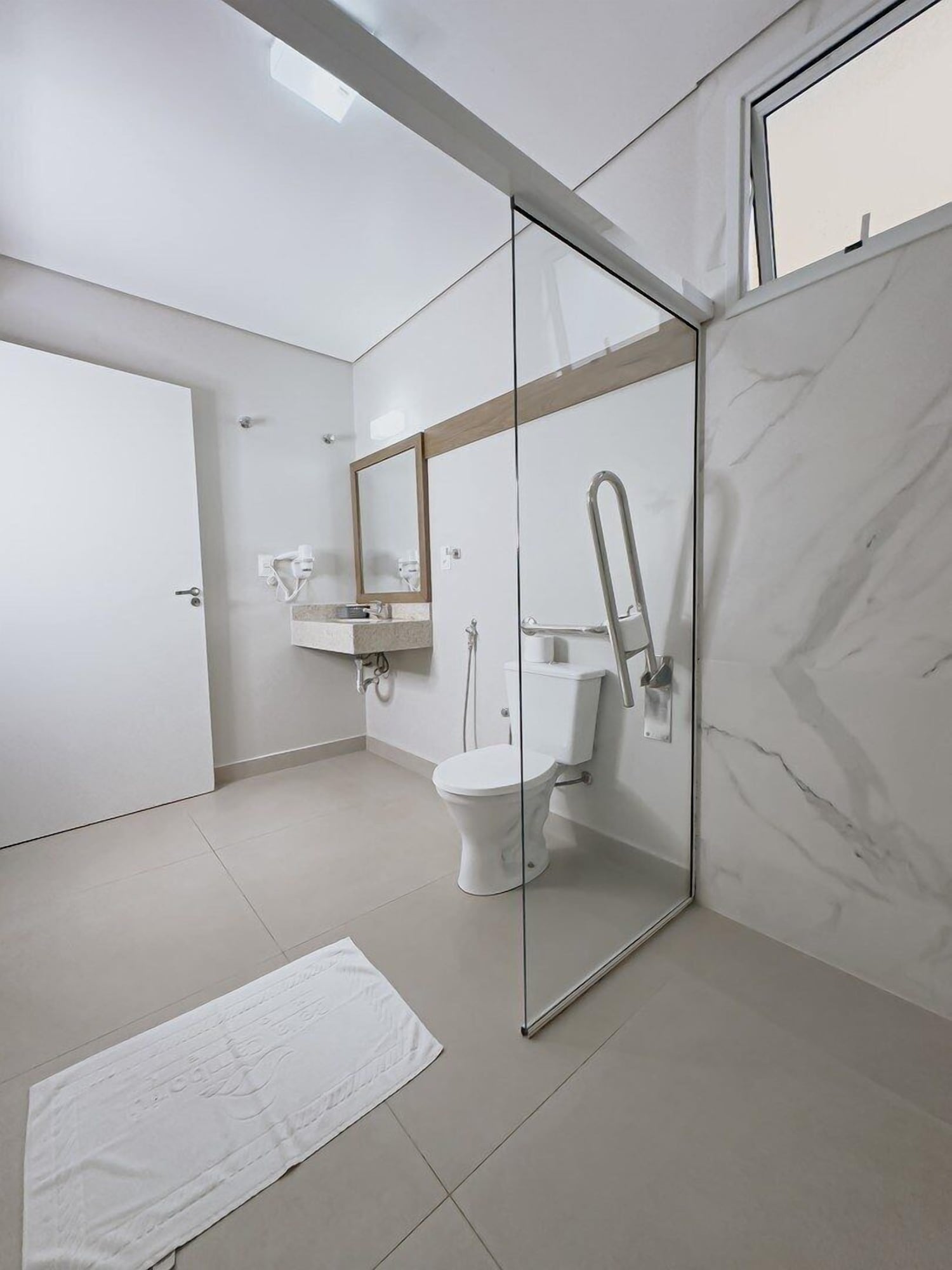 无障碍设施的四人房