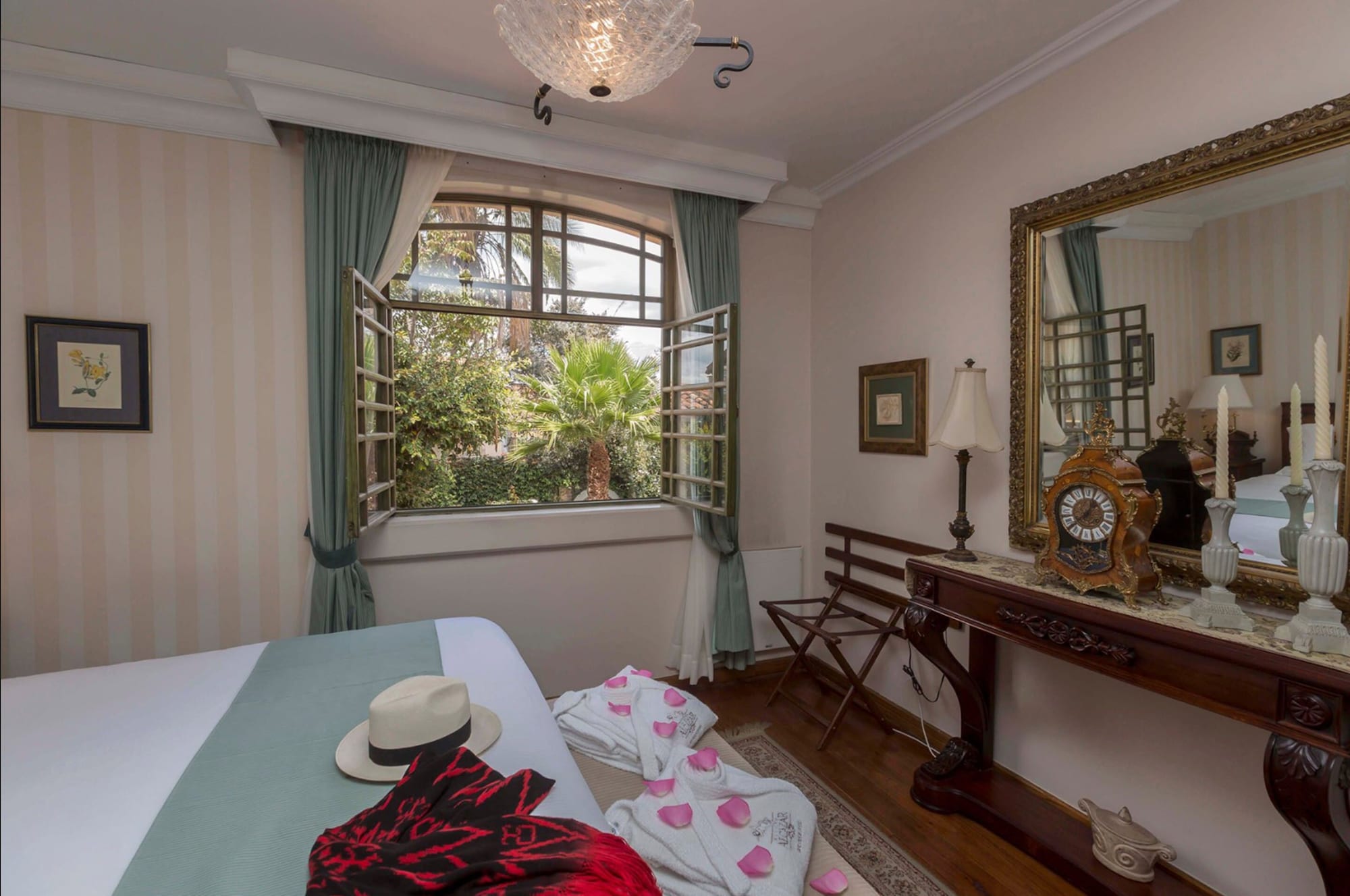 传统套房， 1 张特大床