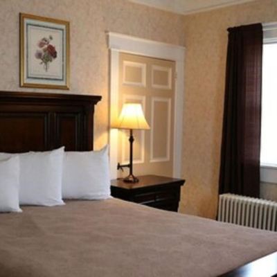 Farmhouse Small Suite, 1 Queen Bed & 1 Double Bed (Not Caboose) Red Caboose Motel & Restaurant Promo Code