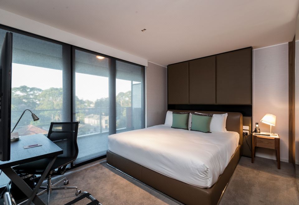 Lyndhurst Deluxe Two Bedrooms Suite (Family Room)