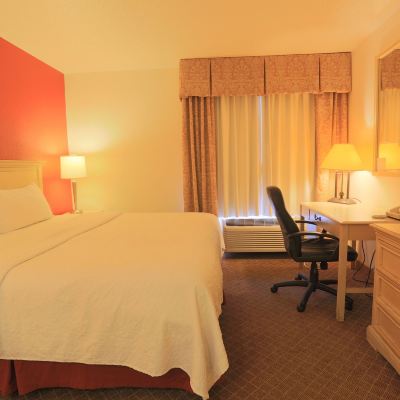 King Room-Non-Smoking Days Inn by Wyndham Calumet Park Promo Code