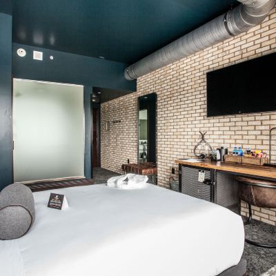 Traditional Queen Room Ironworks Hotel Indy Promo Code