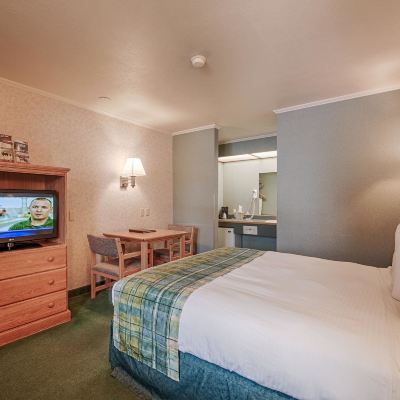 Standard Queen Room Brandin' Iron Inn Promo Code