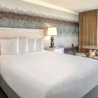 Traditional 1 Queen Bed Balcony (No Pets Allowed) Hallmark Resort - Newport Promo Code