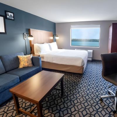 One-Bedroom King Suite Niagara Riverside Resort, BW Premier Collection Promo Code