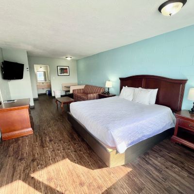 Deluxe Room, 1 King Bed, Kitchen (Kitchen With 1 King) (Dog Friendly) Buccaneer Inn Promo Code