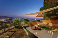 House with sea view, with equipped garden, private parking, pets allowed
