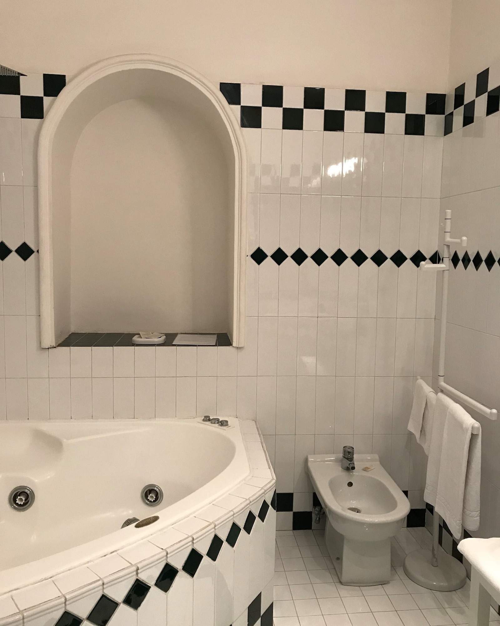 高级房， 按摩浴缸， 海景