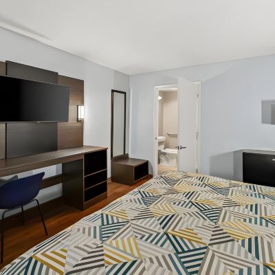 King Room-Accessible-Non-Smoking Red Carpet Inn Philadelphia Airport Promo Code