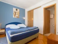 Apartments Matko Hotels in Podgora