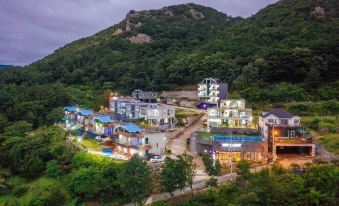 Blue Road Town Pension (Bada-Dong)