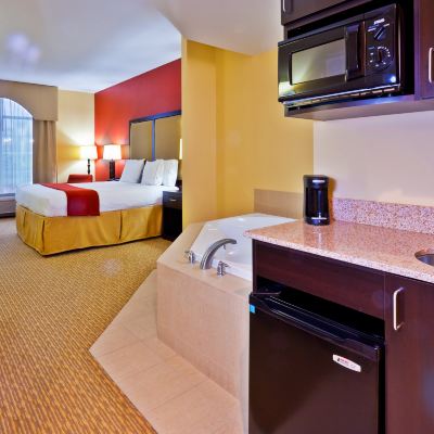 Standard King Room Holiday Inn Express Nashville-Opryland, an IHG Hotel Promo Code