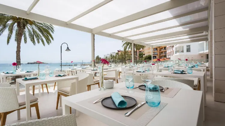 One Ibiza Suites Dining/Restaurant