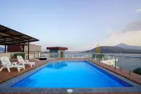Intouch Riverside Hotel