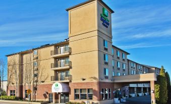 Holiday Inn Express & Suites Portland-NW Downtown