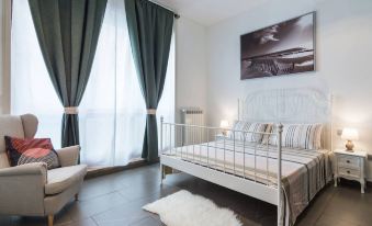 Luxury 5 Bedrooms in the Heart of Milan