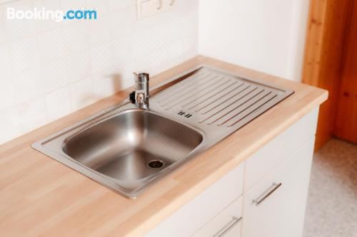 带阳台的两卧室公寓