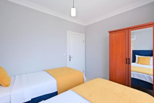 带阳台的三卧室公寓