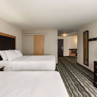 2 Queen Beds,Mobility/Hearing Accessible Suite,Roll-in Shower,Non-Smoking Wyndham Avon Promo Code